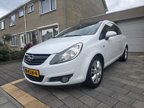 Tekoop zeer mooie Opel Corsa 1.4 16V Black and White