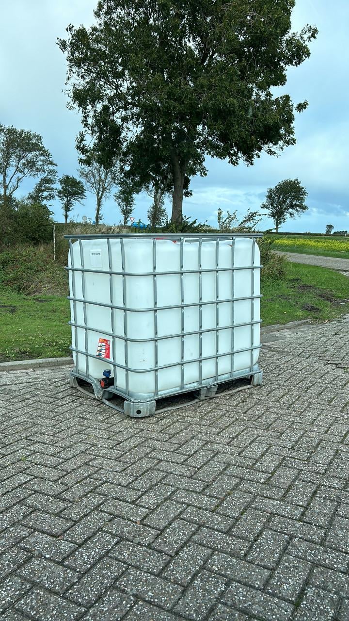 Te koop ibc/blauwe tonnen/jerrycans/vaten staal/huur ibc bar tafels