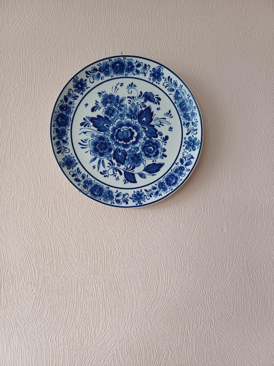 Antieke-Olielamp , Delfs-Blauwe Bordjes , Foto-Lijstjes  etc