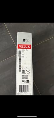 Nieuw in de verpakking Velux rolgordijn, De kleur is rood/oranje
