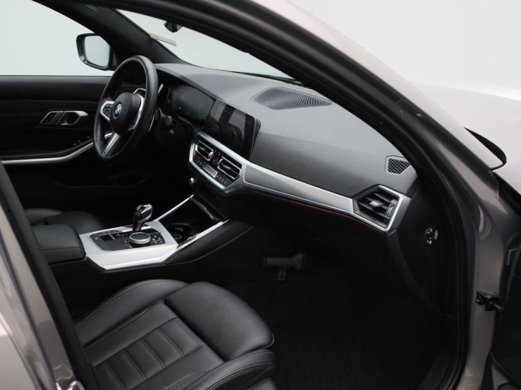 BMW 3-serie touring 318i high executive m-sport | automaat | panoramadak | 