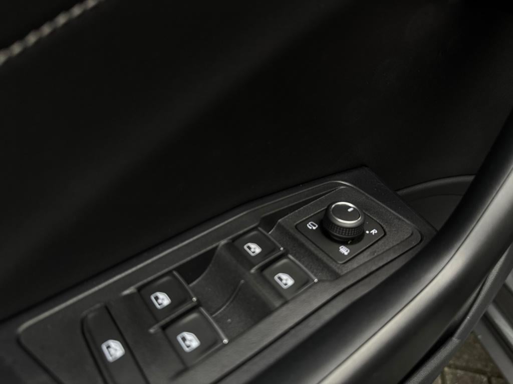 Volkswagen T-roc 1.5 tsi r-line edition * massage * carplay * trekhaak * ca