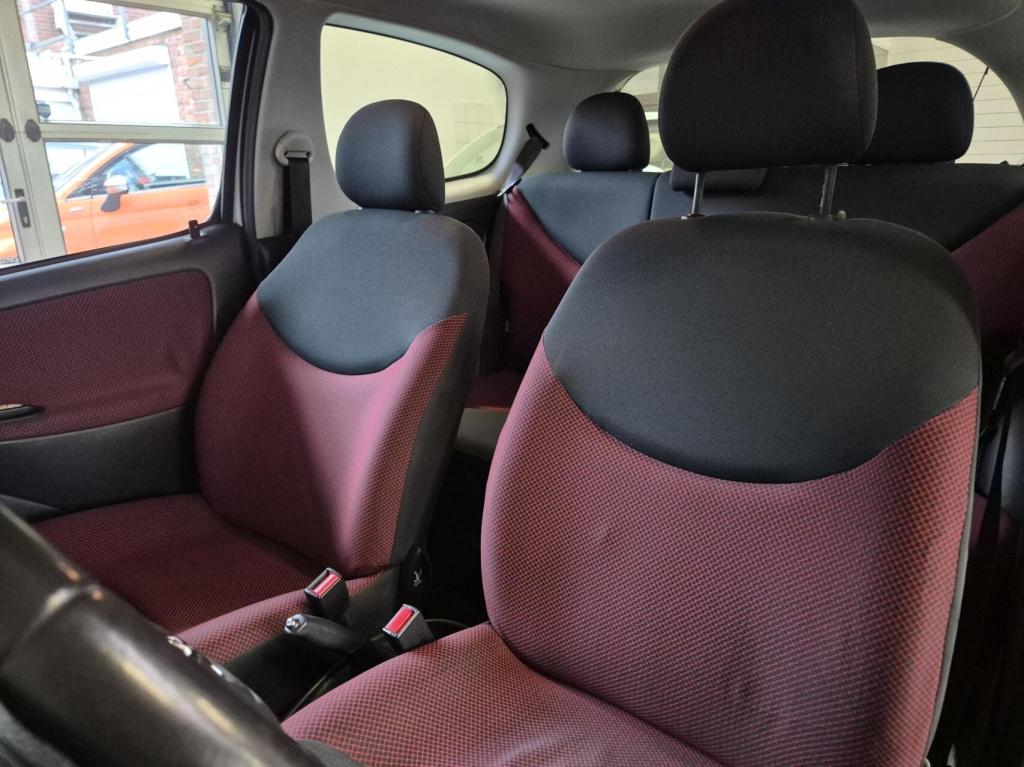 Toyota Yaris 1.3 vvt-i s-line