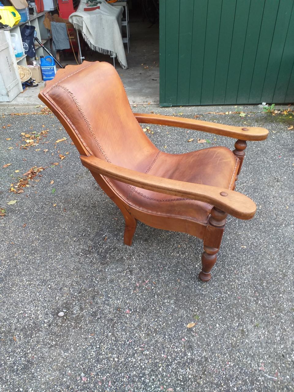 """"MOOI ANTIEKE LEREN STOEL IN PRIMA STAAT""