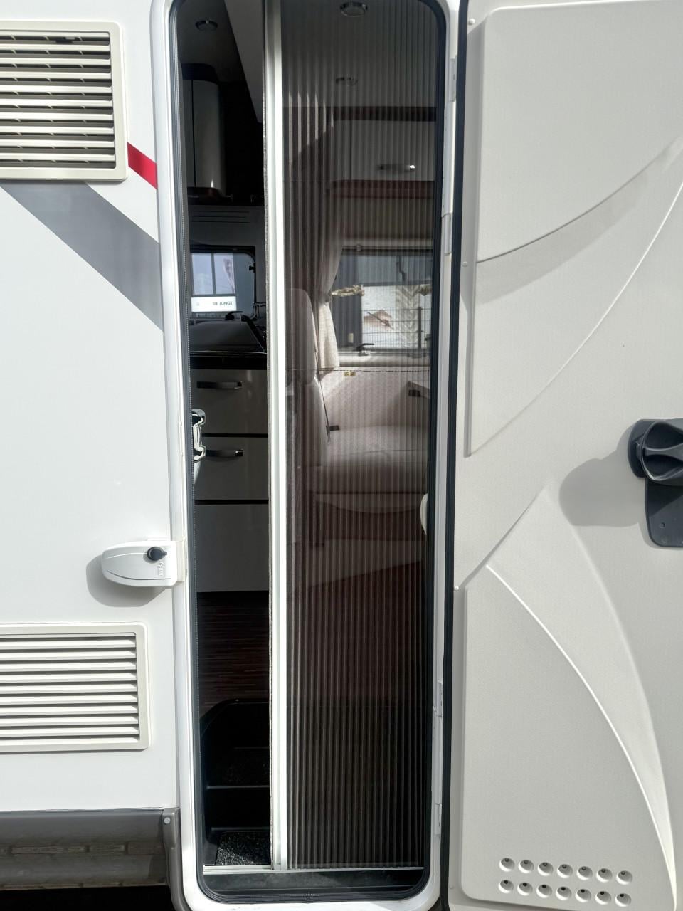 Elnagh Baron 73 (2x lengtebedden, hefbed, Euro 6 , zeer netjes )