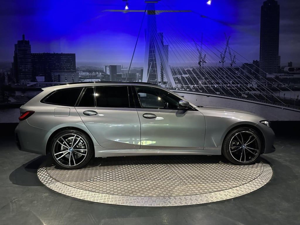 BMW 3-serie touring 330e xdrive *pano*360camera*sportstoelen*laser*