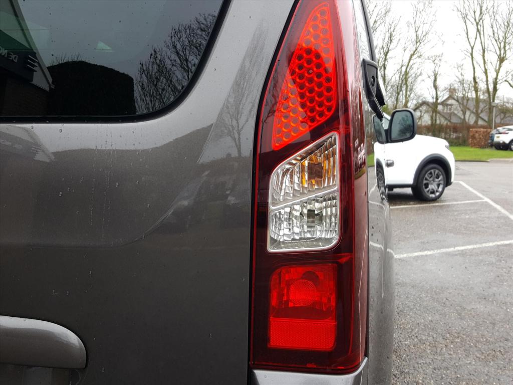 Citroen Berlingo live 1.2 puretech 110pk s&s airco | cruise control | bluet