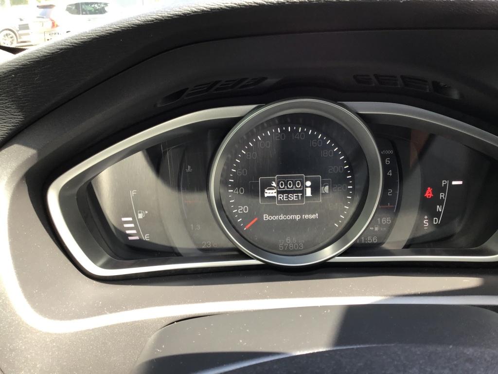Volvo V40 t3 153pk aut6 polar+ sport| panodak| camera| trekhgaak| h&k soun