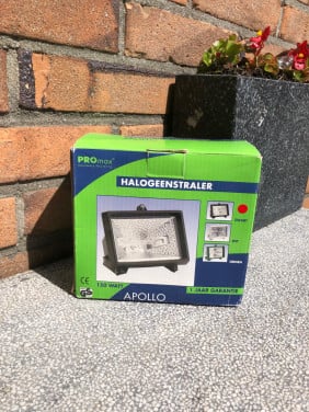 Buiten lamp nieuw in de doos.