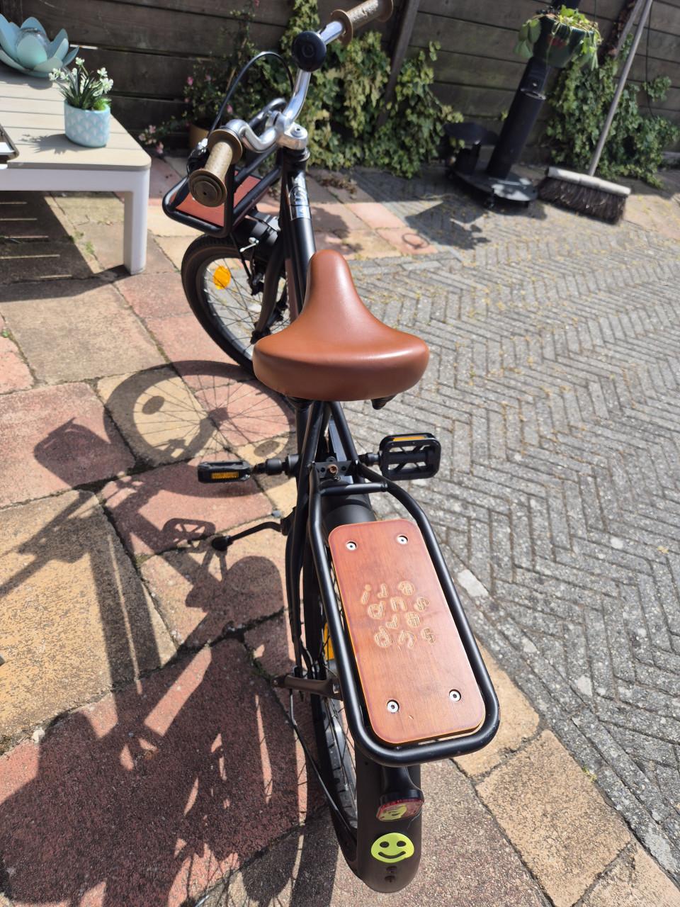 SuperSuper Cooper Bamboo 18inch matzwart Jongens Transportfiets