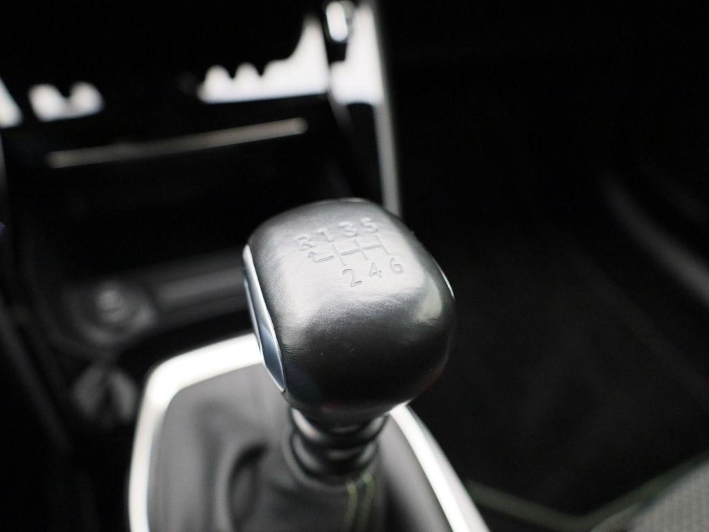 Peugeot 208 1.2 puretech 100 gt line | panoramadak | half-leder | navigatie