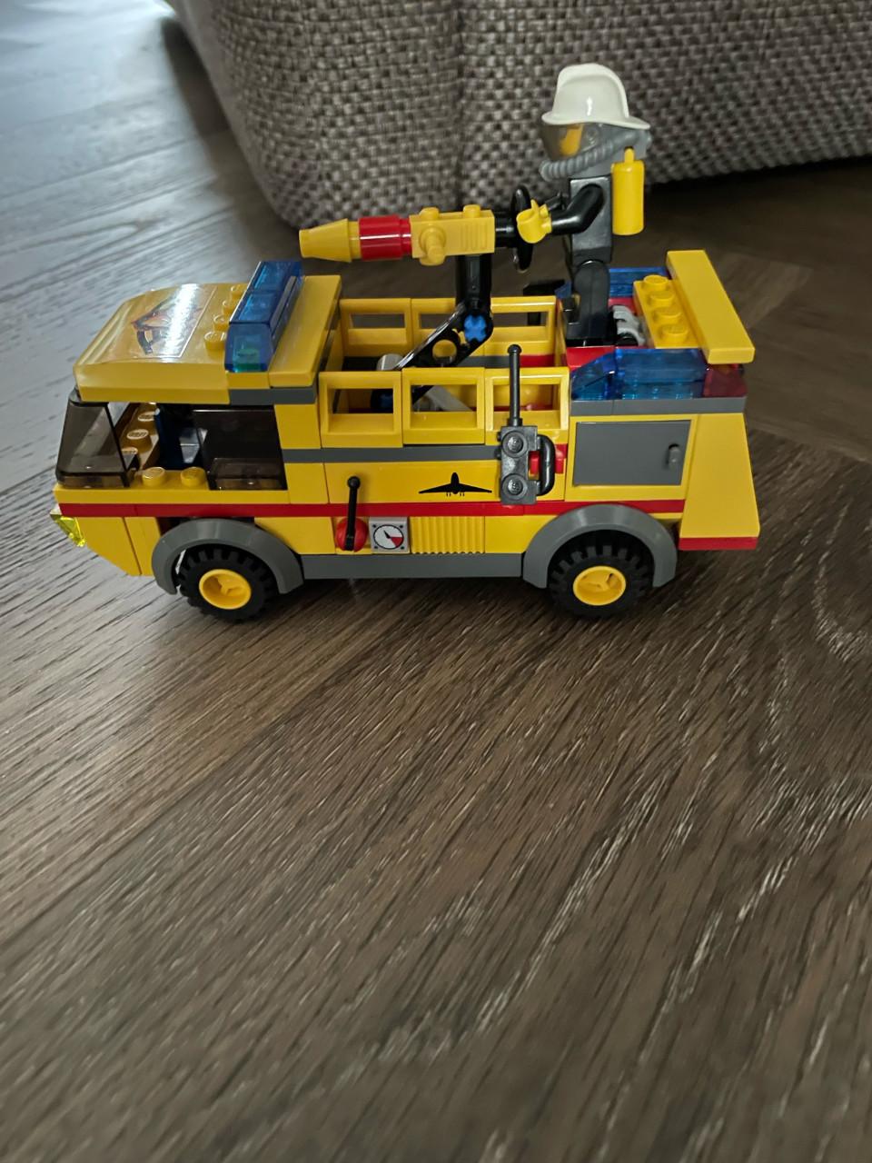 City lego: Vliegveld brandweerwagen 7891