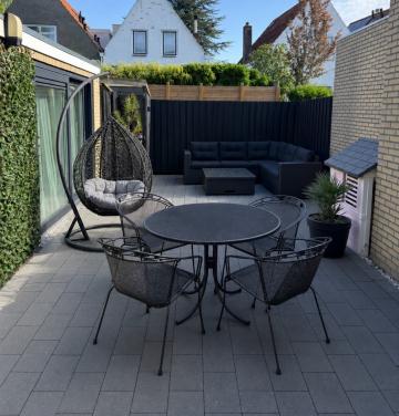 Ronde tuintafel met stoelen