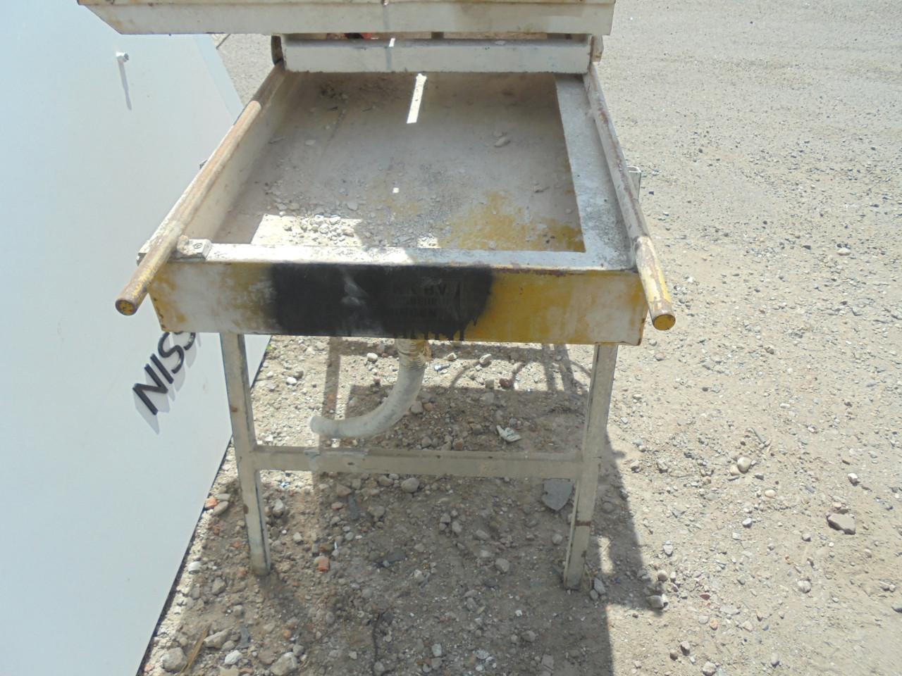 Te koop een professionele stenen zaag tafel watergekoeld € 200