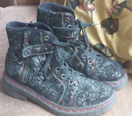 Zwarte Rieker damesboots mt 37 met grove rode stiksels