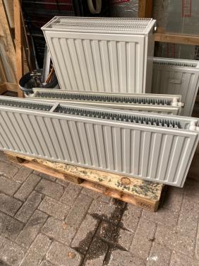 4 Radiatoren inclusief bevestigingsmaterialen