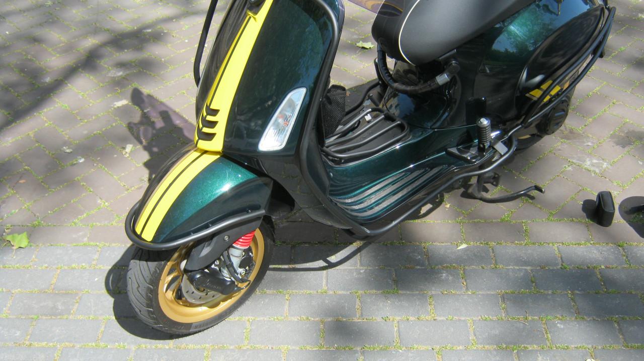TE KOOP VESPA SPRINT RACING GREEN UIT 11 DECEMBER 2020