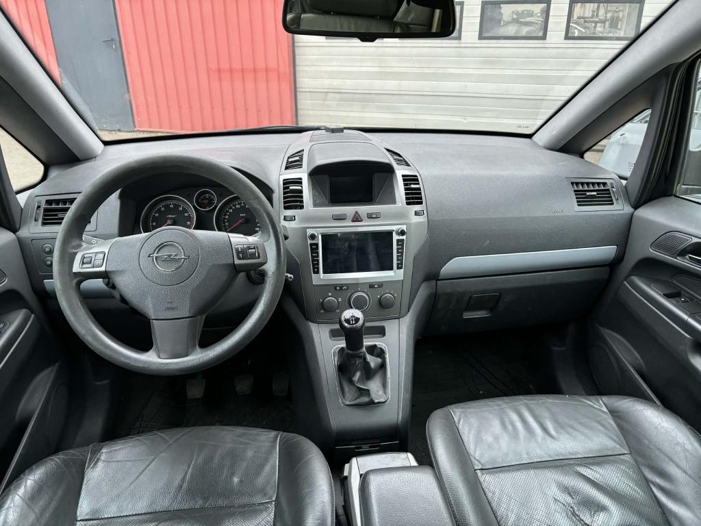 Opel Zafira 1.8 executive