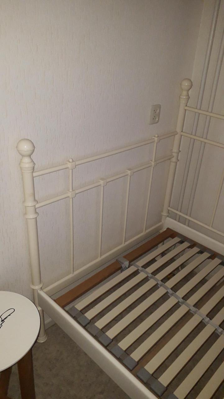 Gratis afhalen 1 persoons bed met lattenbodem