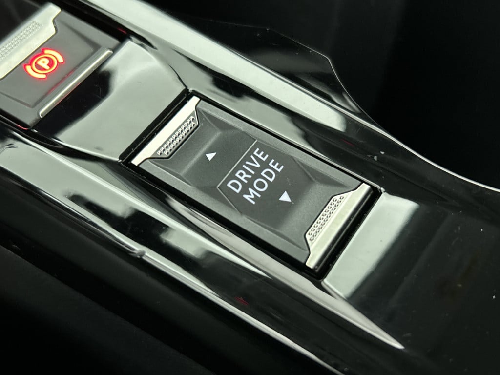 Peugeot E-2008 ev blue lease allure 50 kwh | rijklaar |