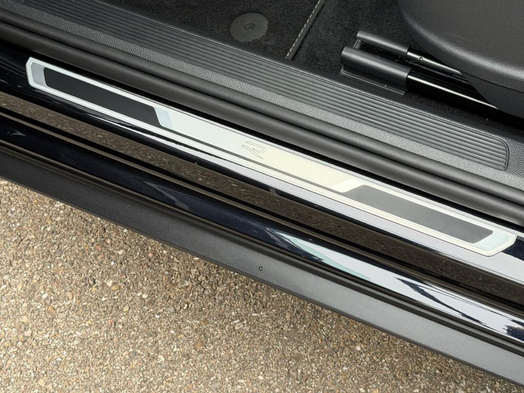 Volkswagen T-roc 1.5 tsi 150pk dsg r-line | camera | keyless | elek. achter