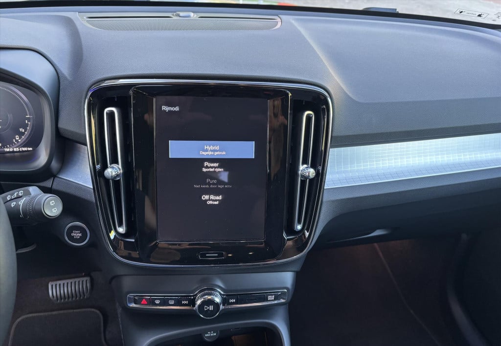 Volvo XC40 t4 plug-in hybrid 211pk aut core bright 20lm velgen| carplay|rij