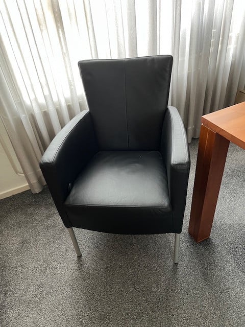 Eettafel met stoelen