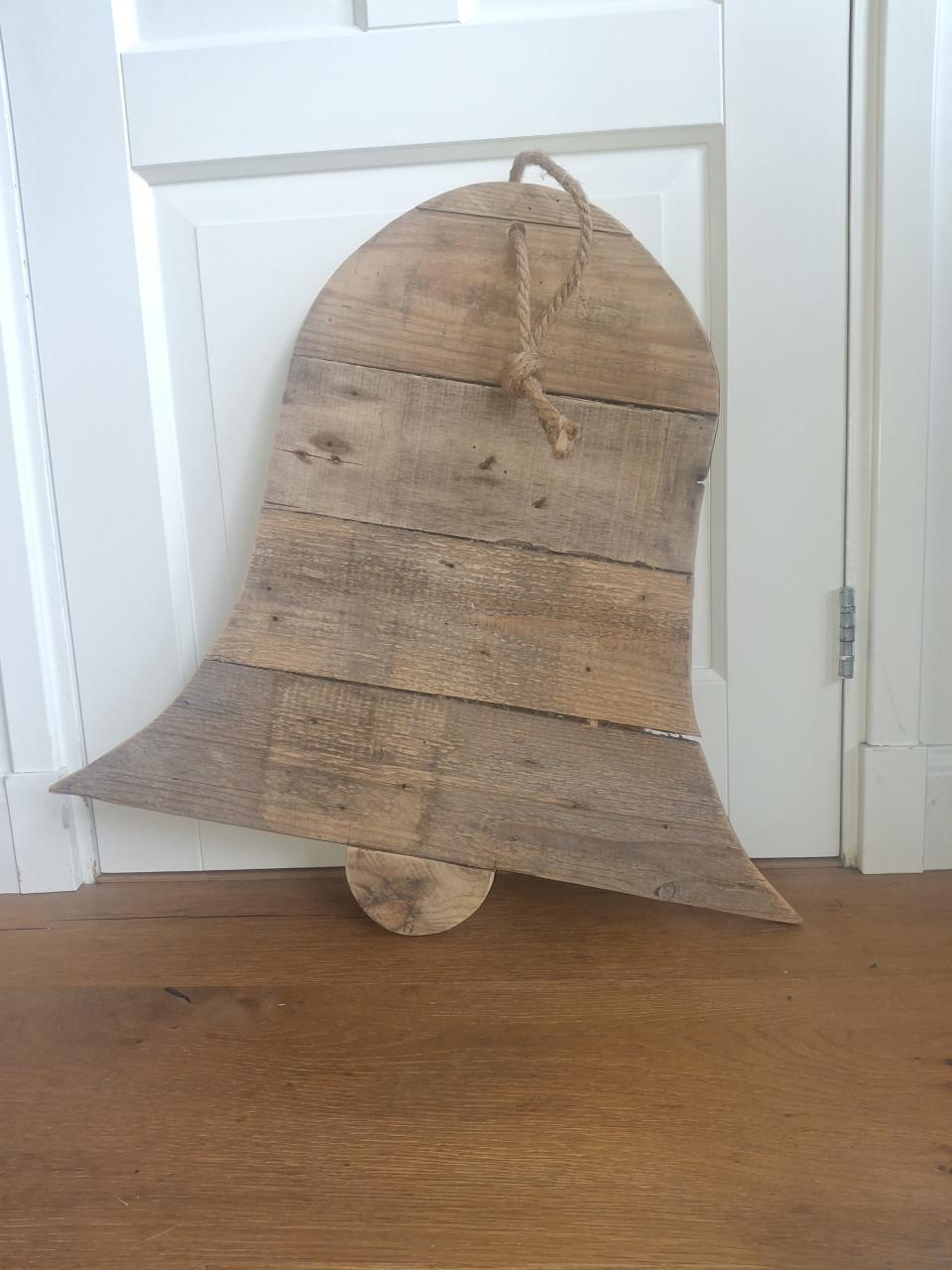 Houten kerstklok van oudhout gemaakt