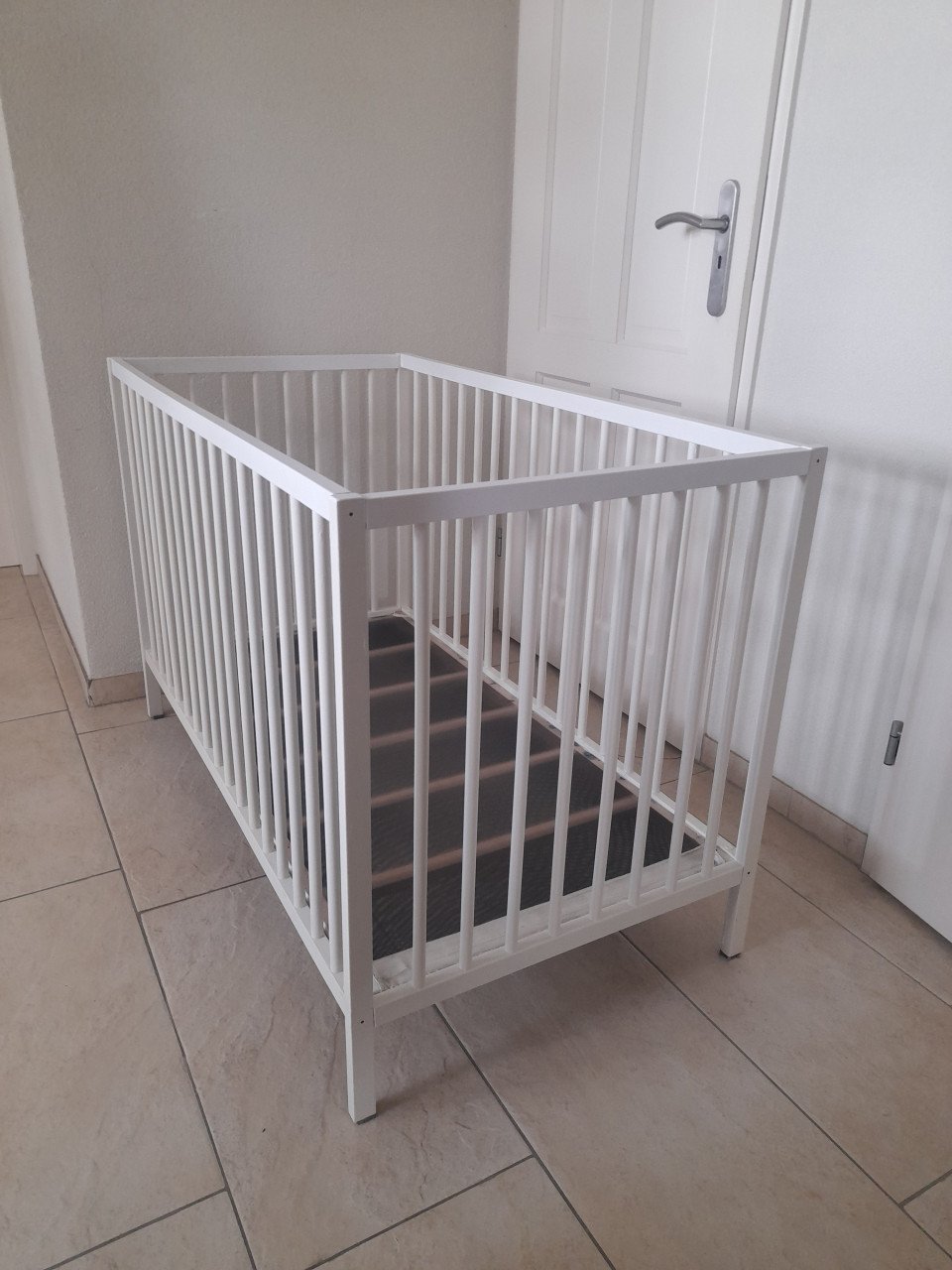 Ledikantje  ( in goede staat )