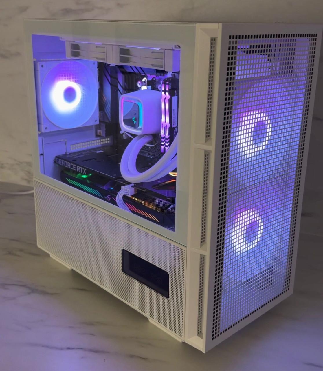 Witte Game PC – ROG Strix RGB 12G & Ryzen power, 16GB RAM - EyeCatcher!