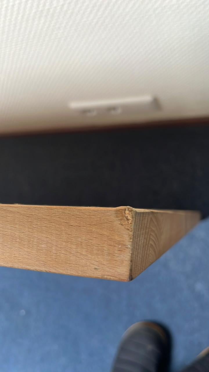 Ikea Bureaublad & zwarte poten