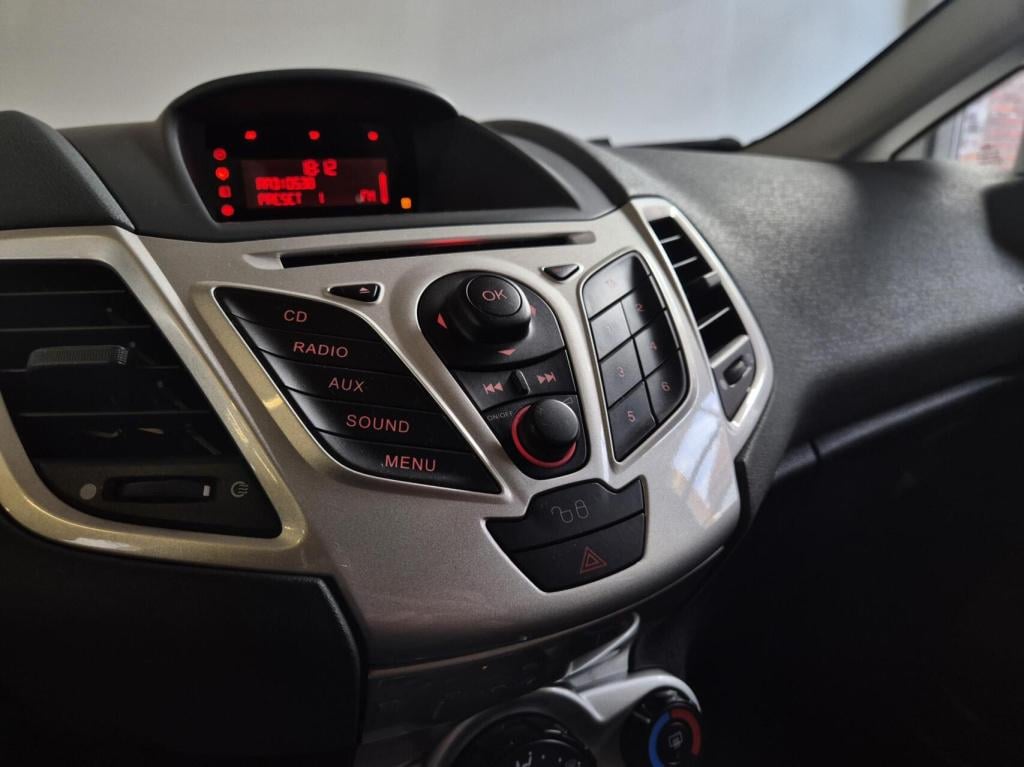 Ford Fiesta 1.4 titanium / automaat / origineel nl