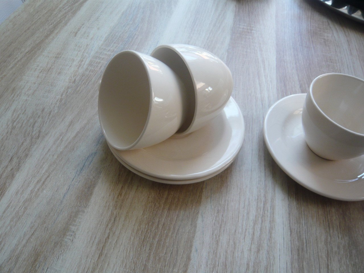 Doos vol Servies  / kop en schotels