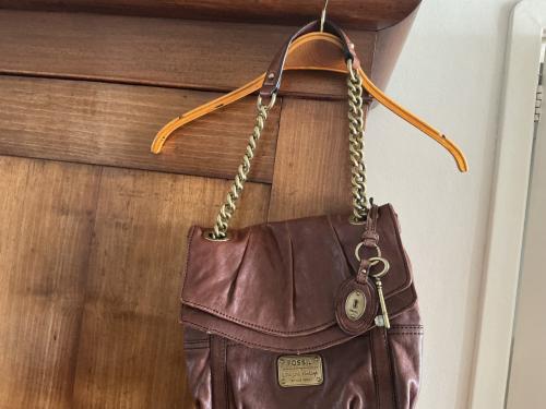 FOSSIL tas. Bruin leer.