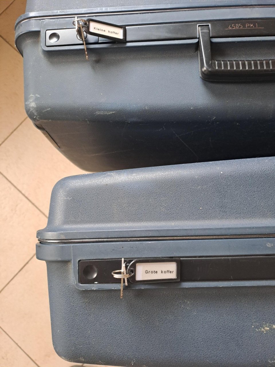 2 harde koffers Delsey
