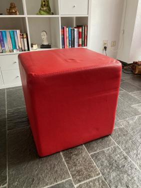Poef rood leer 50x50x50 cm.