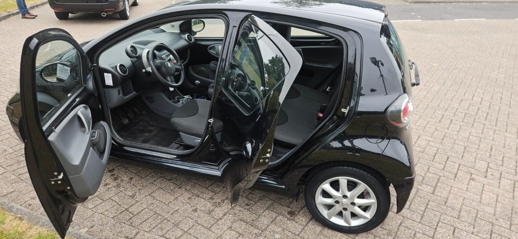 Toyota Aygo 1.0-12v comfort 5drs nl auto / nap