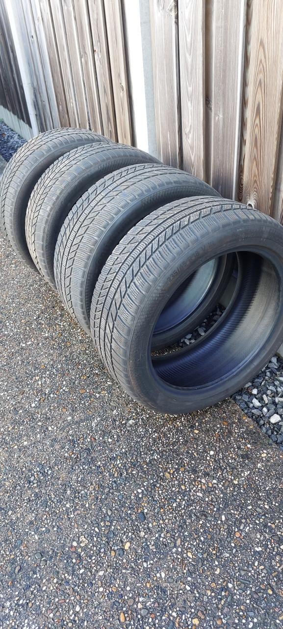 Winterbanden Continental 235/45 R18