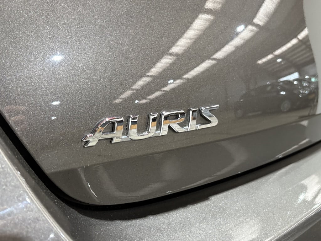 Toyota Auris 1.8 hybrid energy.