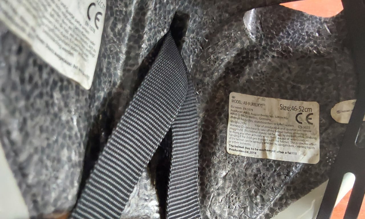 Abus fietshelm voor hoofdomtrek 46-52 cm. (s)