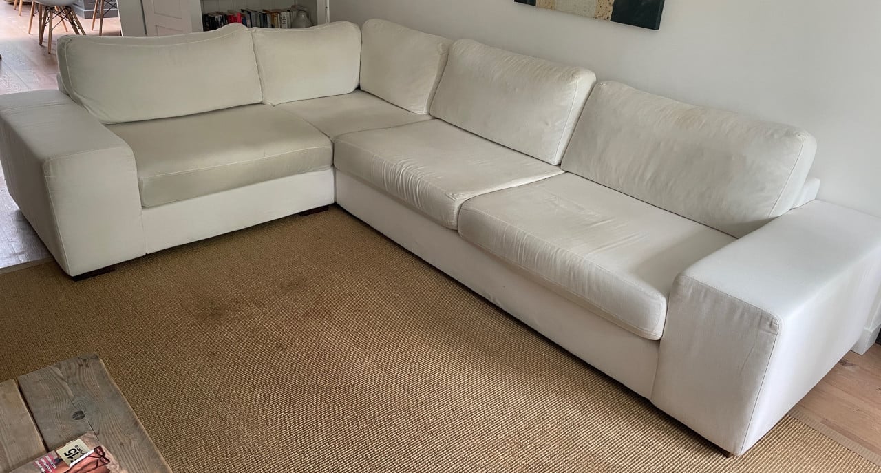 Grote roomwitte hoekbank - 330x240