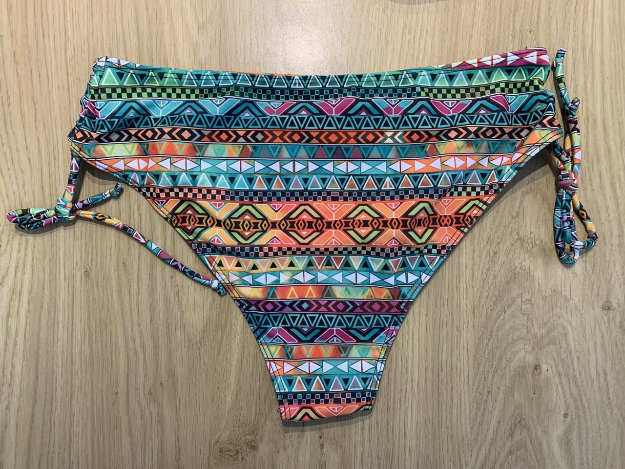 Vrolijke bikini maat M
