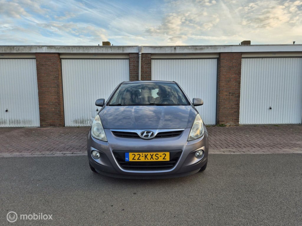 Hyundai I 20 1.2i dynamicversion / 5-deurs / dealeronderhouden/ airco / par
