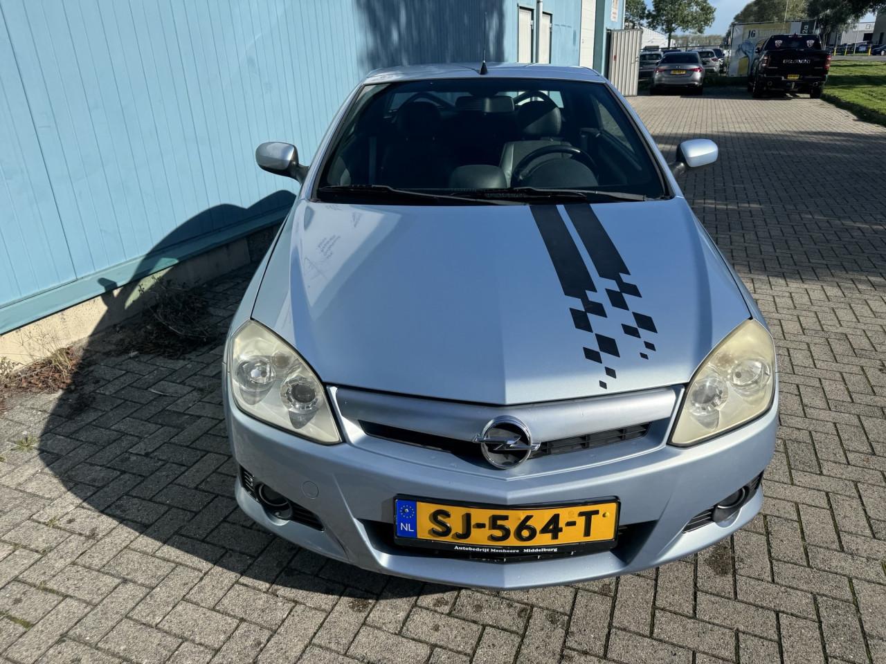 Leuke Opel Tigra 2005 met slechts 124.000 KM
