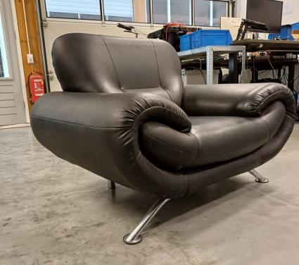 Zwarte fauteuil