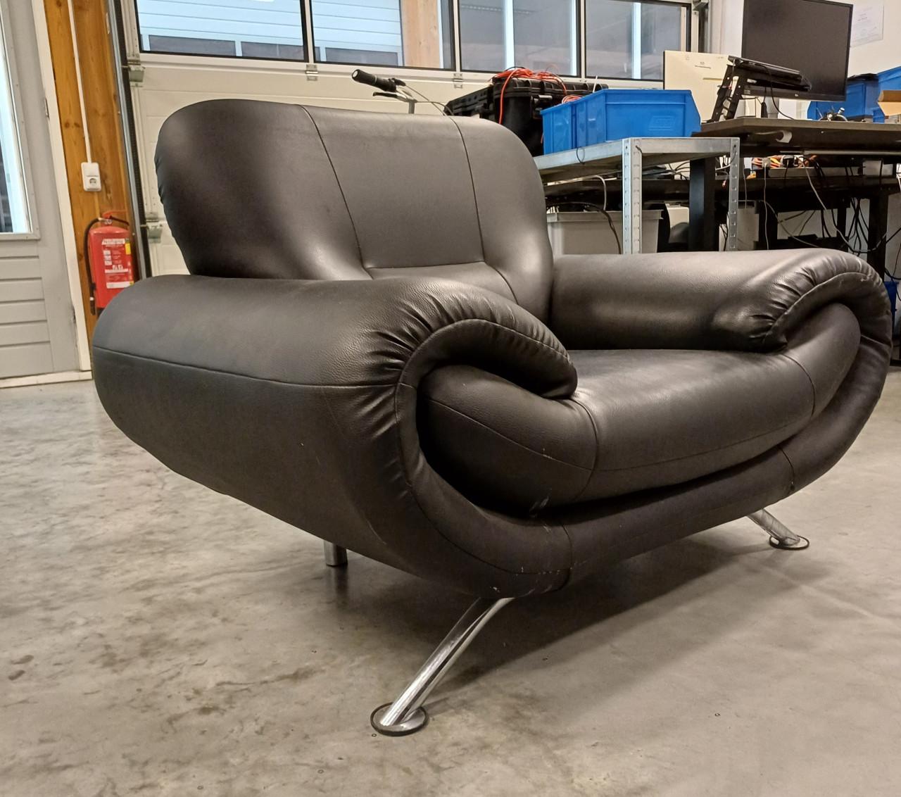 Zwarte fauteuil
