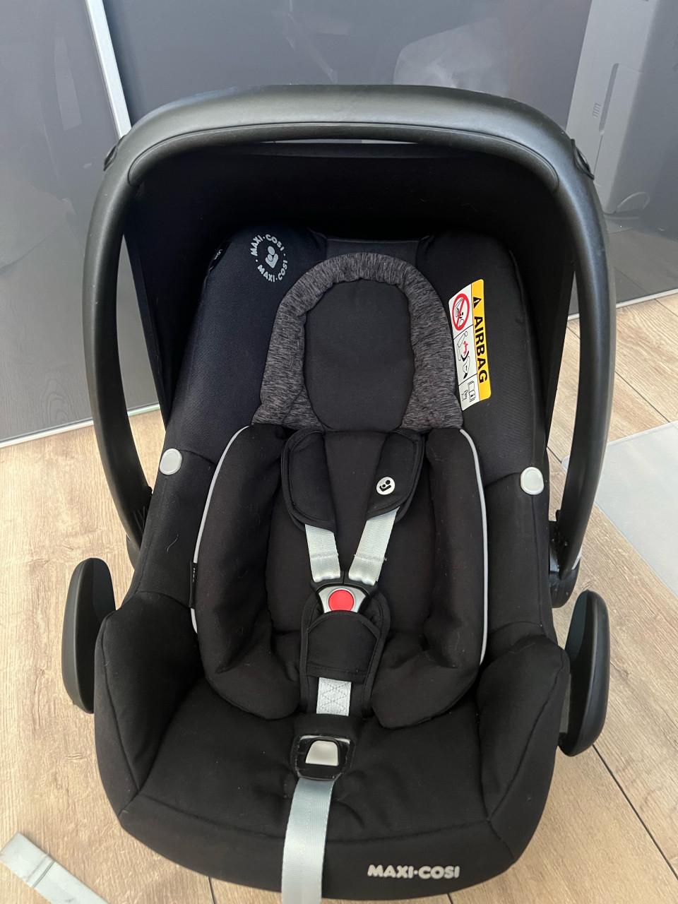 Maxi-Cosi Familyfix2 + Maxi-Cosi Rock Set