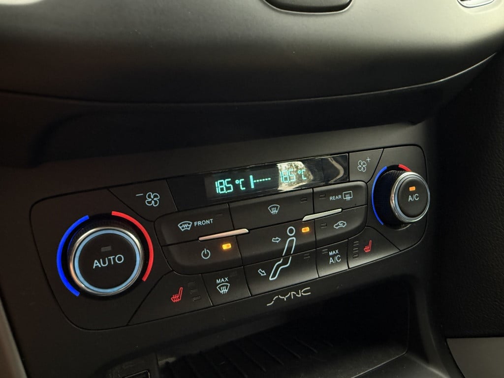 Ford Focus 1.0 titanium edition // nieuwe distributie + grote beurt //