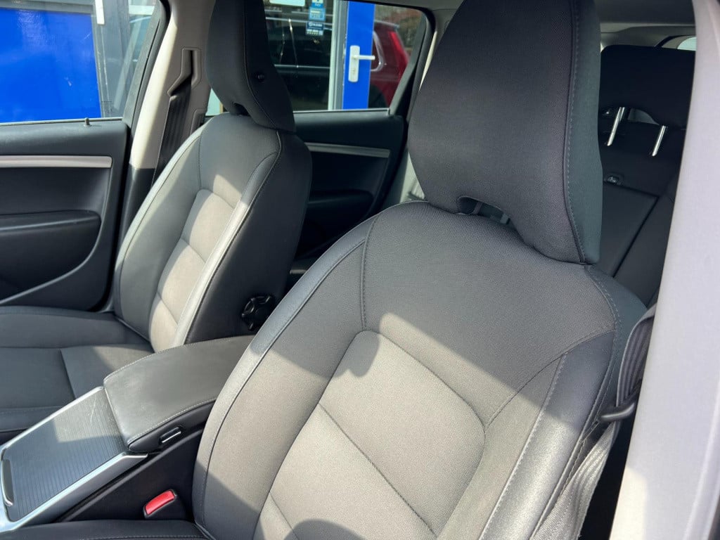 Volvo V70 1.6 d2 kinetic, trekhaak, navi, parkeersensoren enz...