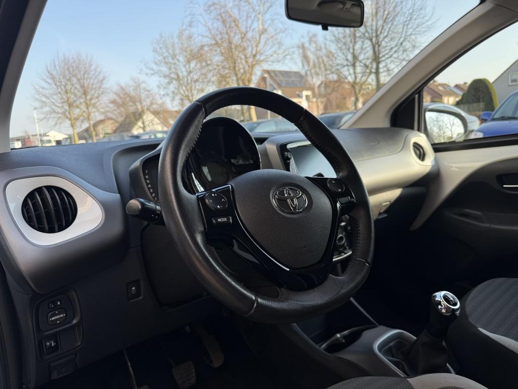 Toyota Aygo 1.0 x-play - 22.000km - dealeronderhouden - carplay -
